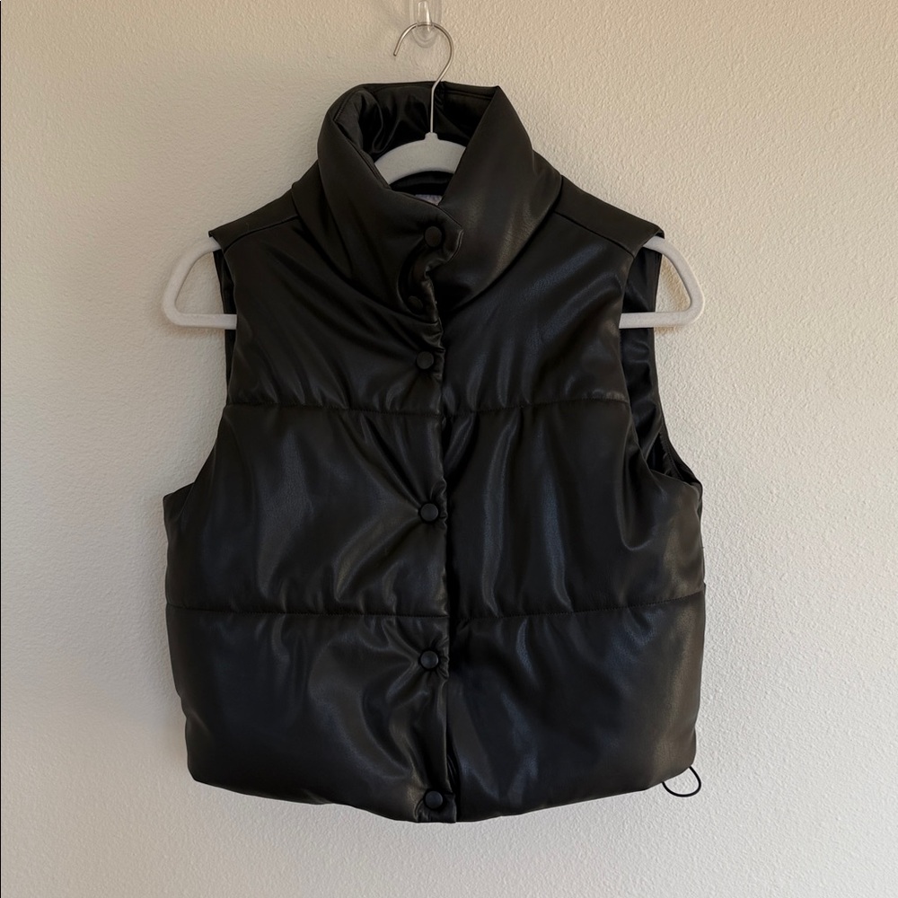 No Boundaries Sleek Black Puffer Vest
